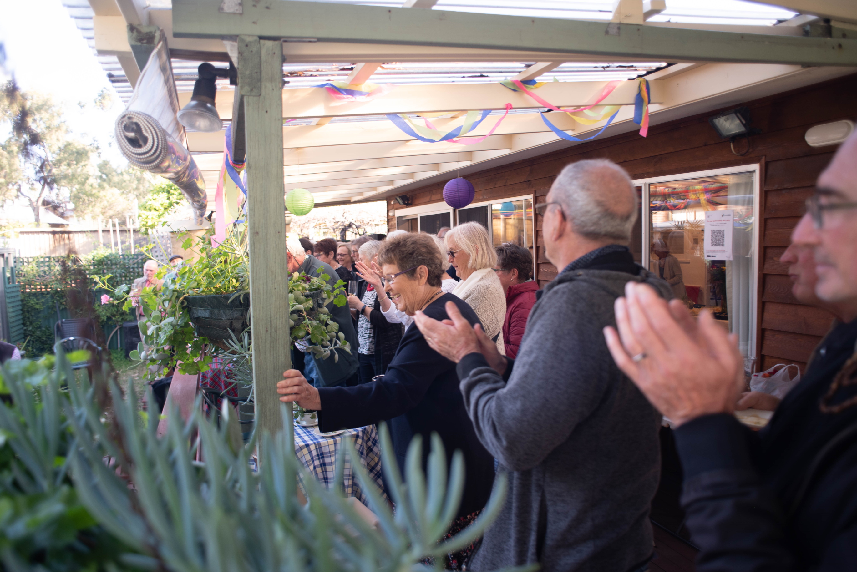 2021 09 11 crowd watching Singers perform GlydeIn 40th