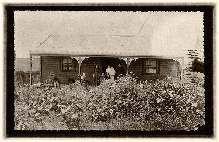 Glyde In cottage c1900